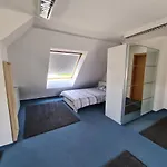 6 Bedroom Private Apartment & Lounge