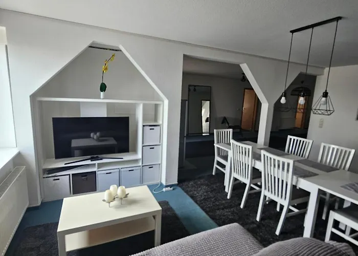 6 Bedroom Private Apartment & Lounge