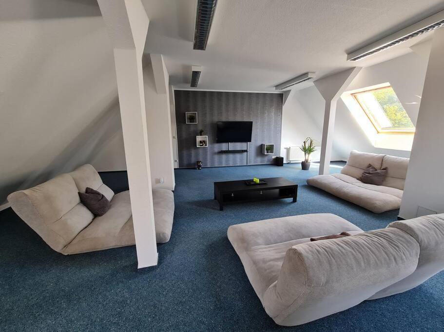 Apartment 6 Bedroom Private & Lounge *