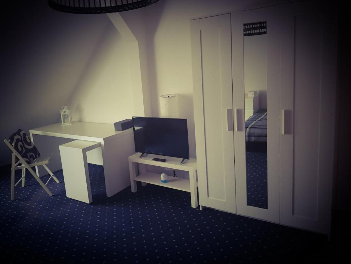 6 Bedroom Private & Lounge * Rostock