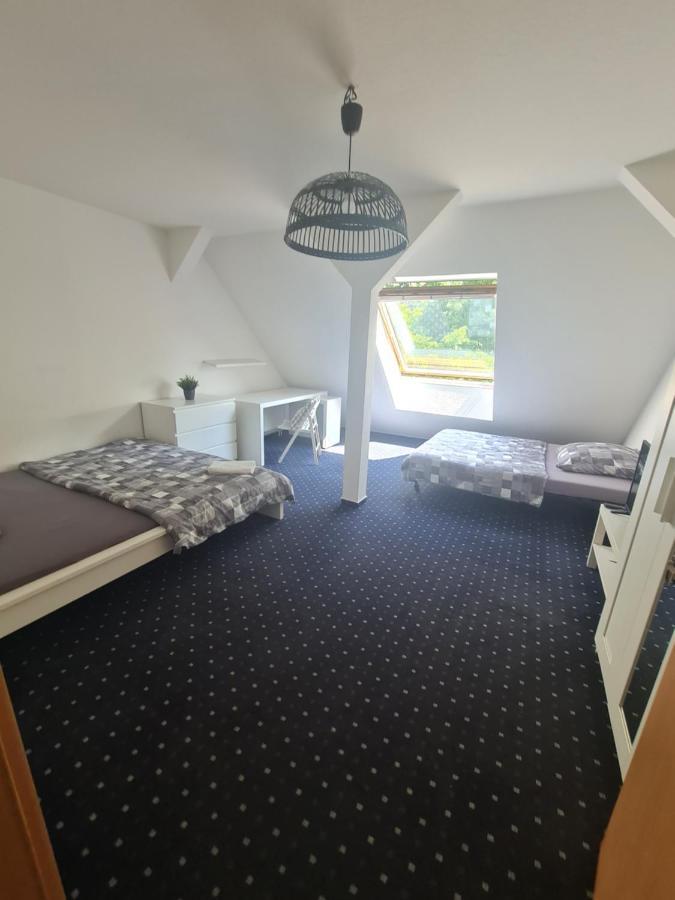 6 Bedroom Private & Lounge *