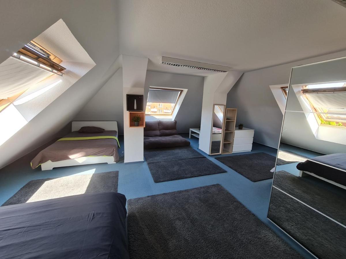 6 Bedroom Private & Lounge *