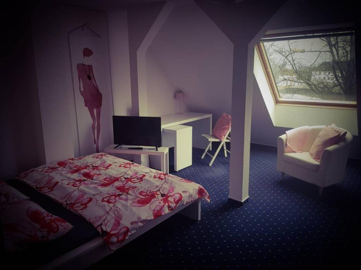 Apartment 6 Bedroom Private & Lounge *