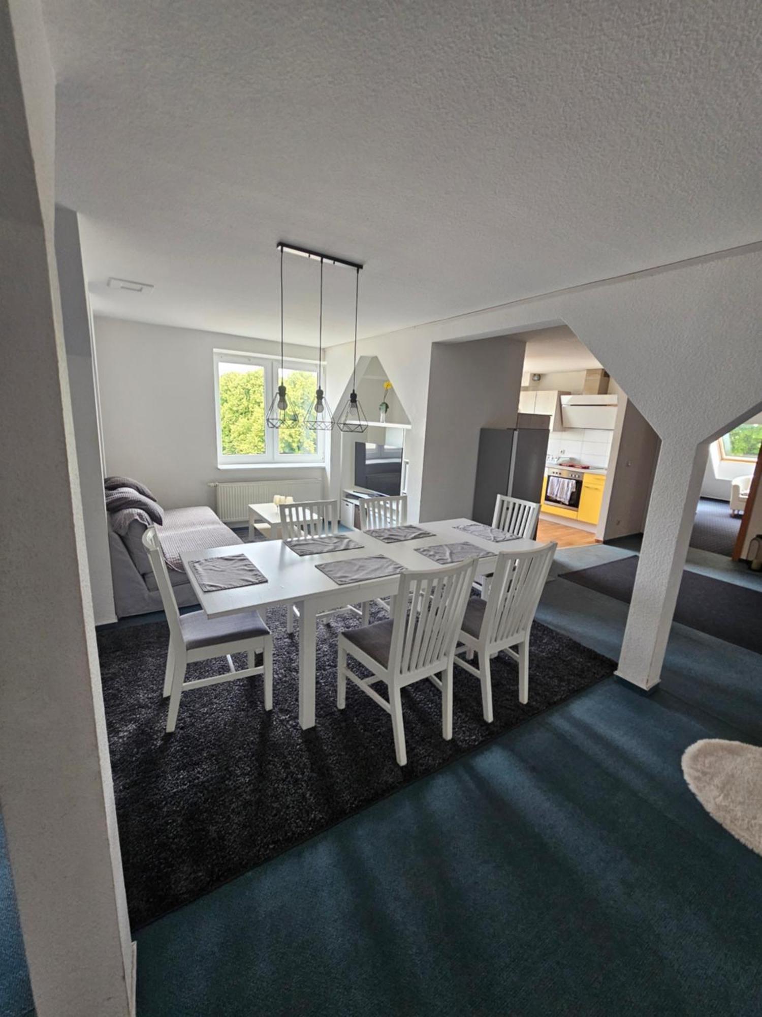 Apartment 6 Bedroom Private & Lounge *